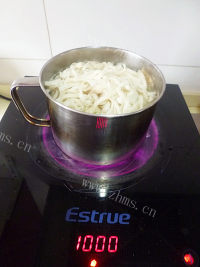 美味的皮肚牛肉鸡蛋面做法图解10)