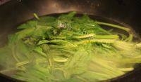 家常菜麻酱拌菠菜做法图解3)