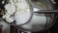美味的草莓奶酪凉糕做法图解4)