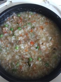 美味的蔬菜瘦肉粥做法图解11)