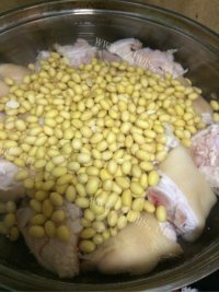 美味的黄豆炖猪蹄做法图解1)