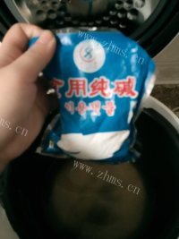 美味的小米枸杞粥做法图解4)