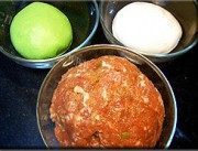 美味的双色肉汤圆做法图解1)
