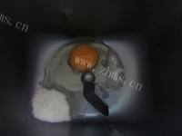 色泽鲜亮的豆沙面包做法图解2)