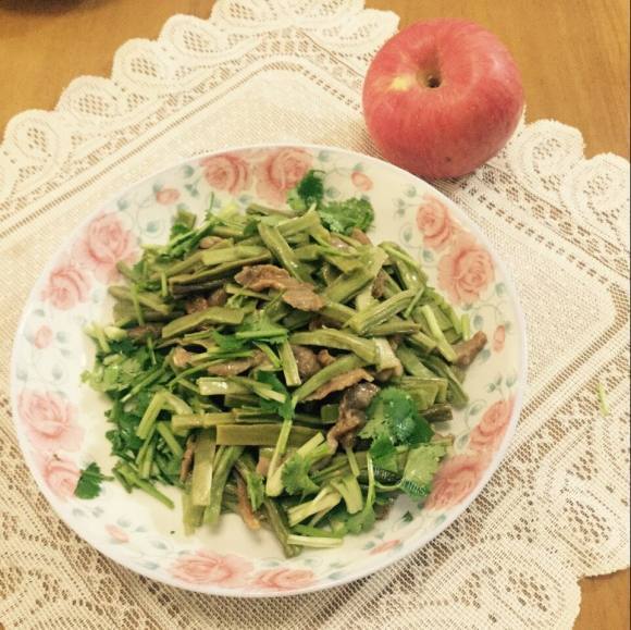 贡菜炒肉丝
