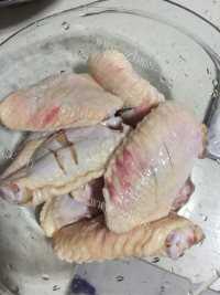 美味佳肴般的香煎鸡翅做法图解1)
