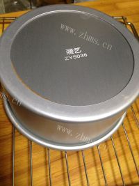 美味营养的黑森林蛋糕做法图解14)