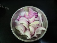 简单金华火腿炒洋葱做法图解3)