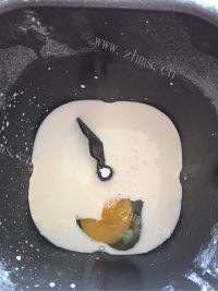 自制牛奶花朵面包做法图解1)