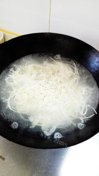 色味俱佳的拌面做法图解3)