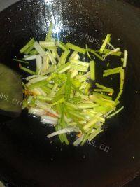 「首发」芹菜炒肉做法图解7)