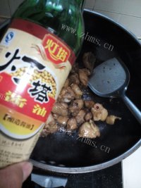 美味的茶香栗子鸡做法图解7)
