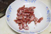 家常菜荷兰豆炒腊肠做法图解4)