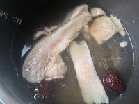 酸菜五花肉做法图解5)