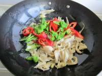 炒菜腊肉炒面筋做法图解7)