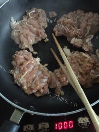咸甜适中的酱香鸡腿做法图解4)