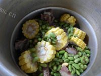营养美味的青黄豆玉米肉骨汤做法图解4)