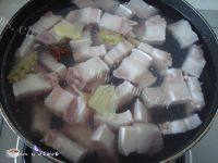 家常胡萝卜红烧肉做法图解4)