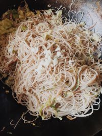 诱人的炒米粉做法图解8)