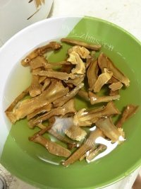 美味的野生菌瘦肉炖汤做法图解2)