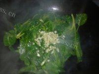诱人的蒜泥菠菜做法图解6)