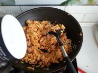 香气浓郁的辣白菜炒饭做法图解9)