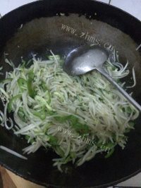 素炒豆芽做法图解6)