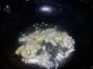 酸豆角炒肉做法图解2)