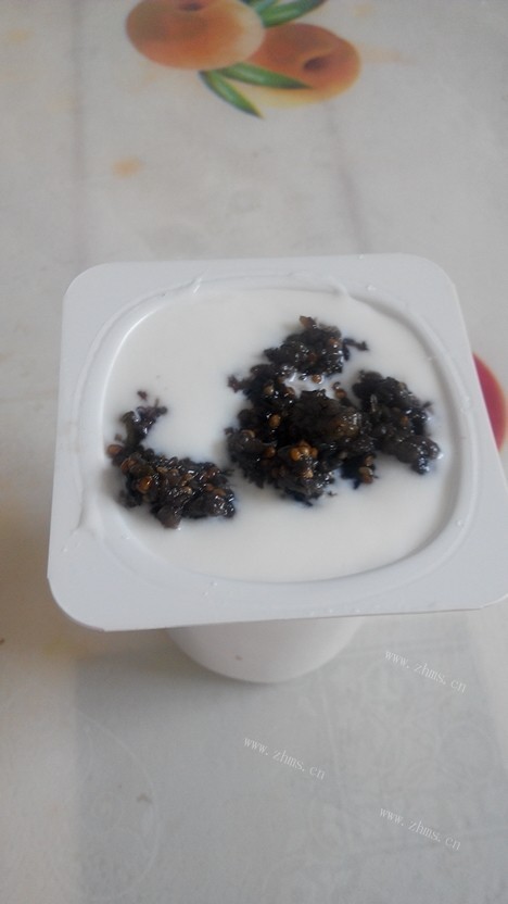 香喷喷的自制酸奶