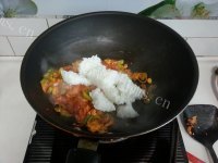 快餐鸡蛋辣白菜炒饭做法图解5)