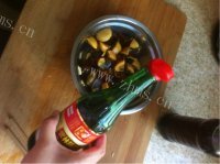 美味的凉拌皮蛋做法图解6)