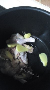 鲜香生姜煲鸡汤做法图解4)