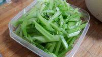一绝的芹菜土豆丝做法图解1)