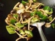 美味的石锅黄鳝做法图解3)