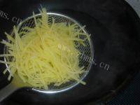 味道不错的土豆丝卷饼做法图解2)
