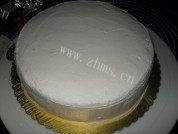 自制kitty奶油蛋糕做法图解13)