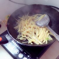 酸辣土豆丝做法图解3)