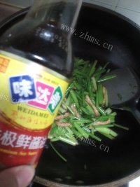 家常菜肉丝炒芹菜做法图解5)