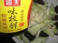 黄瓜拌木耳做法图解7)