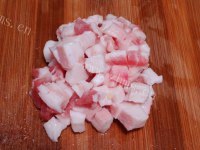 美味绿豆炒五花肉做法图解2)