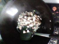 色泽不错的香菇蛋炒饭做法图解5)