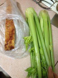 家常烧肉炒芹菜做法图解1)