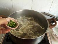 家常菜骨头萝卜汤