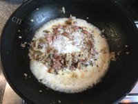 美味的蘑菇培根意面做法图解9)