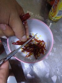 美味的麻辣鸡丝做法图解3)