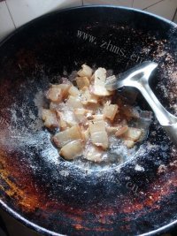 清爽的黄瓜炒风吹肉做法图解5)