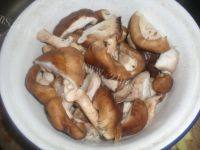 香菇炖鸡做法图解2)