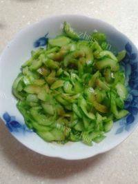 酸辣凉拌菜做法图解1)