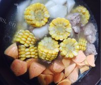 美味的排骨玉米汤做法图解6)