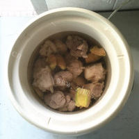 保健汤茶树菇煲大骨汤的做法图解八